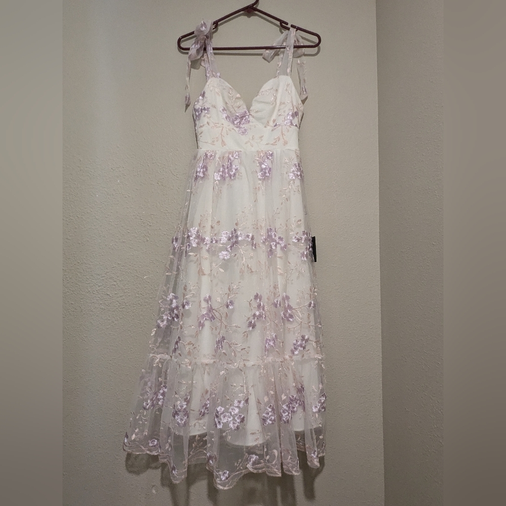Lulus Embroidered Dress SZ XS NEW!